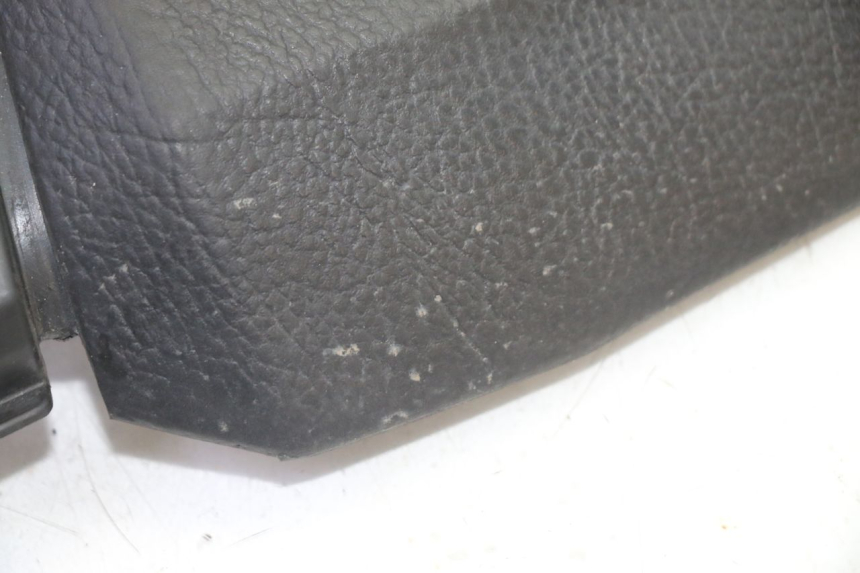 photo de PUERTA GUANTERA PIAGGIO MP3 HPE 350 (2018 - 2020) - Primer plano técnico