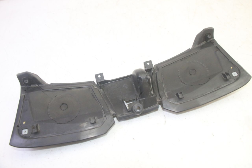 photo de PUERTA GUANTERA PIAGGIO MP3 HPE 350 (2018 - 2020) - Detalles de los puntos de fijación