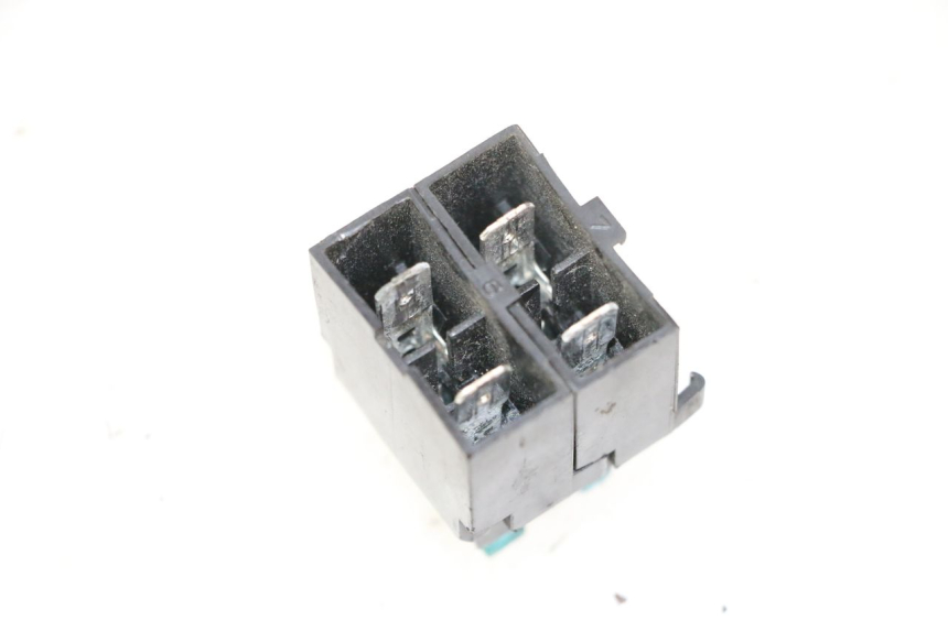 photo de CAJA FUSIBLES YAMAHA YP MAJESTY 125 (2002 - 2006)