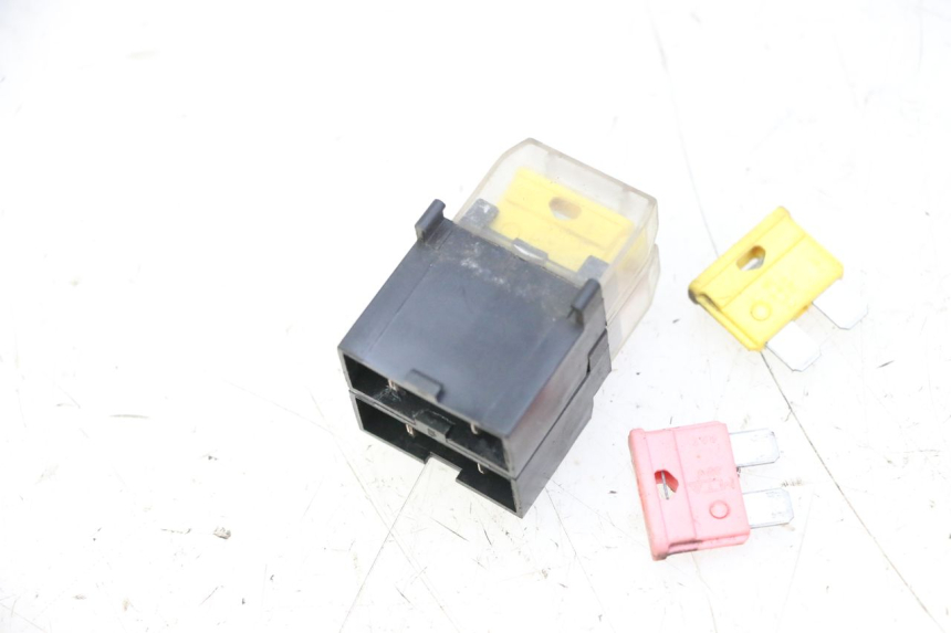 photo de CAJA FUSIBLES YAMAHA YP MAJESTY 125 (2007 - 2010)