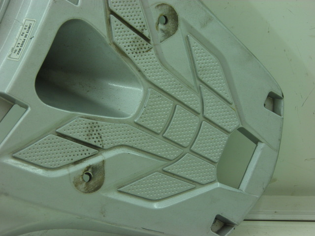 photo de PORTAEQUIPAJES  HONDA FES S-WING SWING 125 (2007 - 2015) - Primer plano técnico