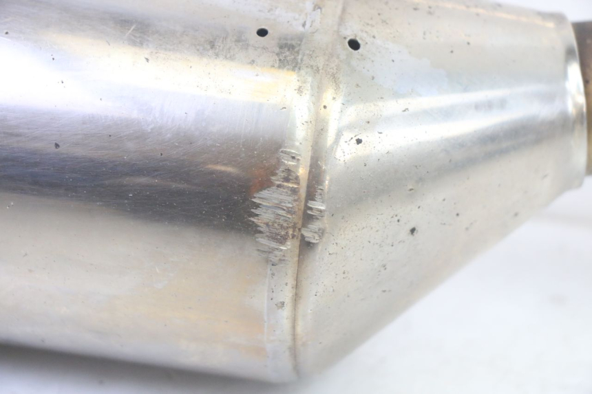 photo de IZQUIERDA ESCAPE YAMAHA FJR ABS 1300 (2006 - 2012) - Zoom sobre los componentes