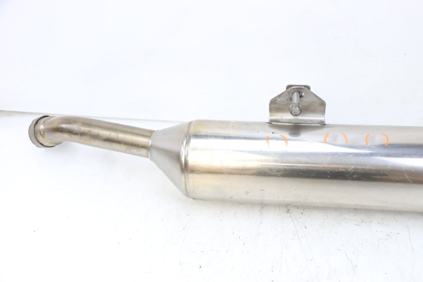 photo de IZQUIERDA ESCAPE YAMAHA FJR ABS 1300 (2006 - 2012) - Enfoque en la estructura