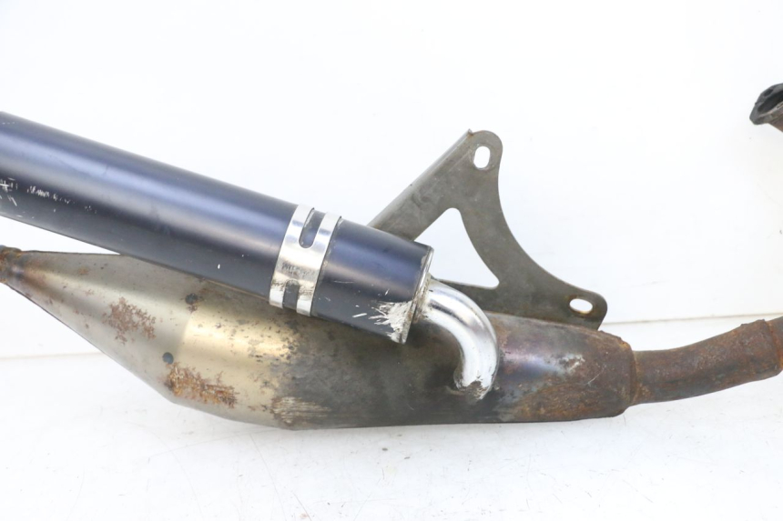 photo de ESCAPE PIAGGIO NEW TYPHOON 50 (2018 - 2021) - Detalles de los puntos de fijación