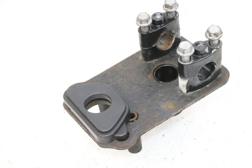 photo de POTENCIA MANILLAR JM MOTORS GTS 125 (2015 - 2019) - Detalles de los puntos de fijación