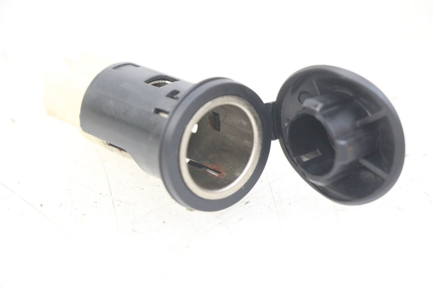 photo de TOMA DE ENCENDEDOR PEUGEOT CITYSTAR 125 (2011 - 2017)