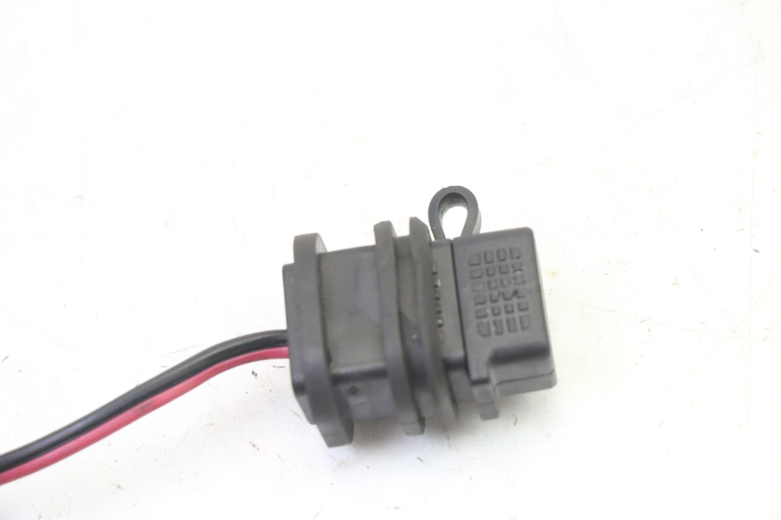 photo de TOMA MECHERO PIAGGIO MP3 HPE 310 (2024 - 2025)