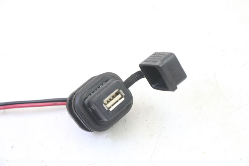 photo de TOMA MECHERO PIAGGIO MP3 HPE 310 (2024 - 2025)