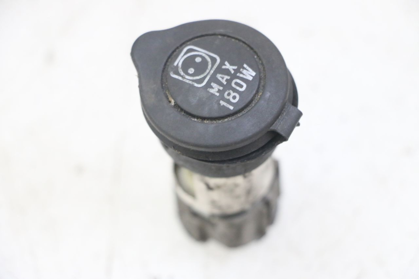 photo de TOMA MECHERO PIAGGIO MP3 LT 400 (2007 - 2012)