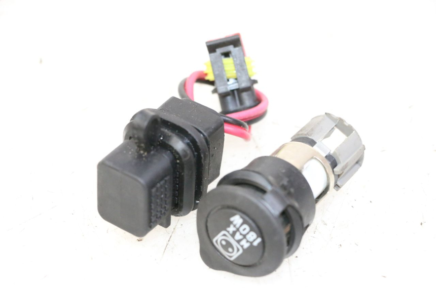 photo de TOMA MECHERO PIAGGIO MP3 500 (2014 - 2016)