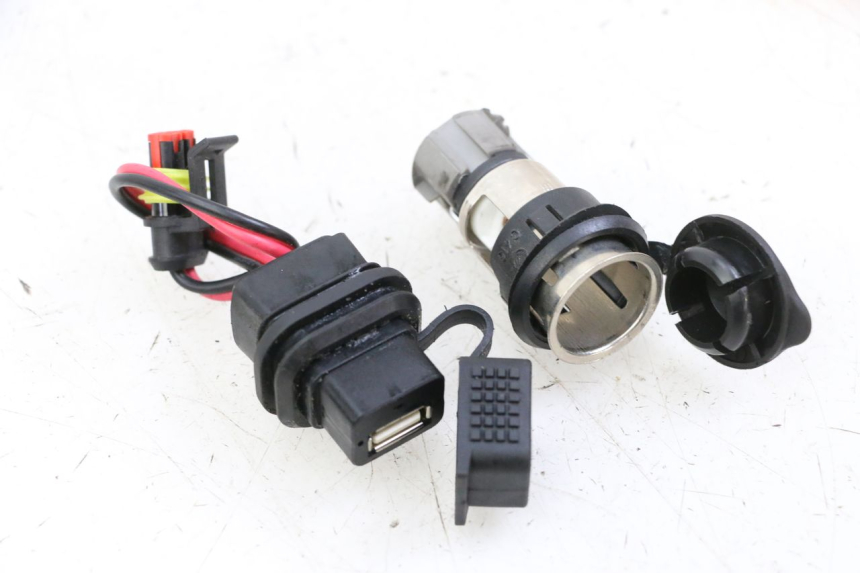 photo de TOMA MECHERO PIAGGIO MP3 500 (2014 - 2016)