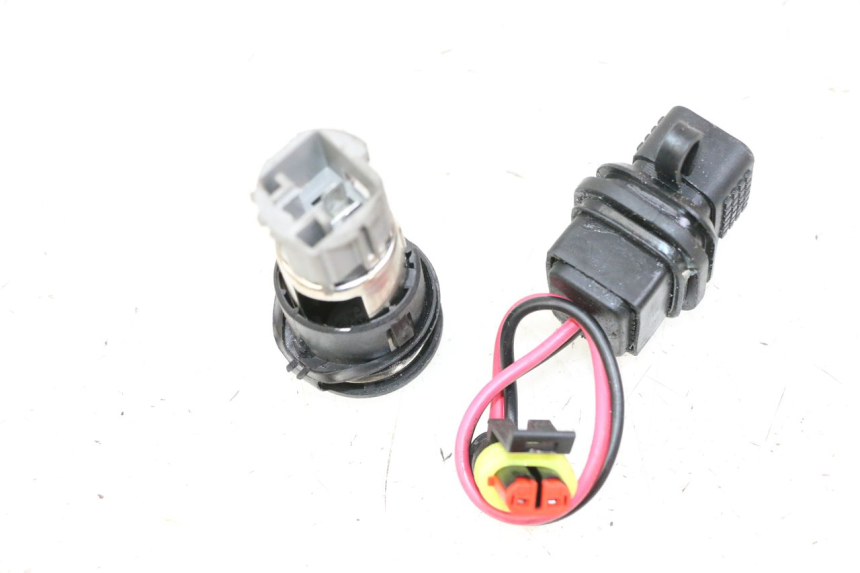 photo de TOMA MECHERO PIAGGIO MP3 500 (2014 - 2016)