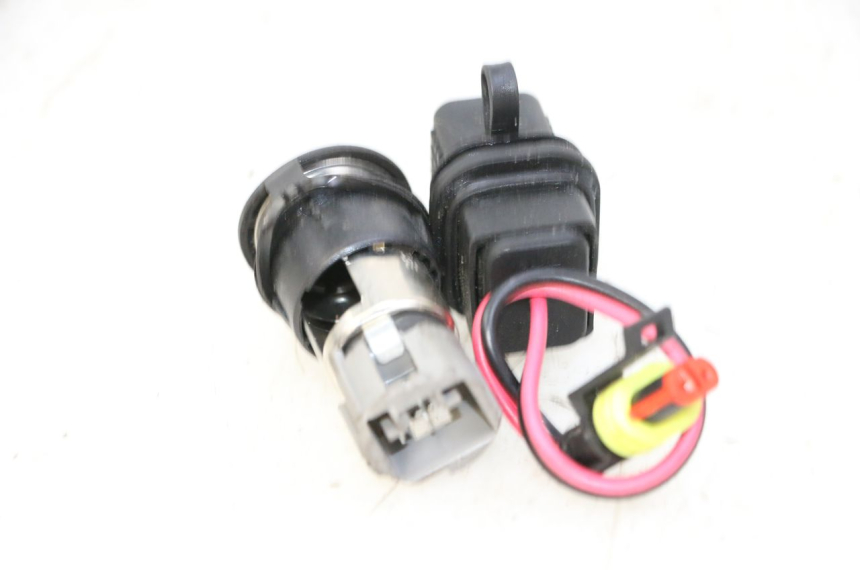 photo de TOMA MECHERO PIAGGIO MP3 500 (2014 - 2016)