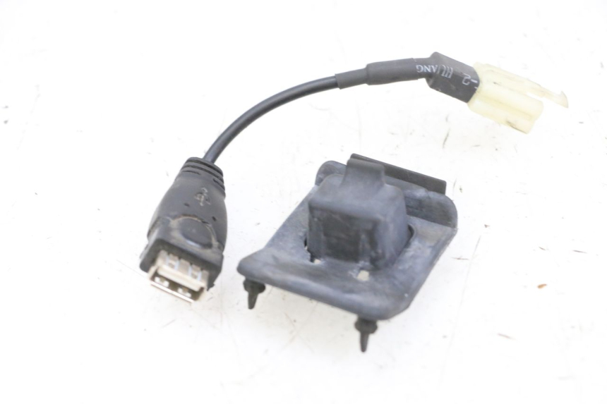 photo de TOMA MECHERO PEUGEOT SPEEDFIGHT 4 4T EFI 50 (2021 - 2025) - Vista principal