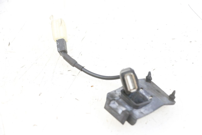 photo de TOMA MECHERO PEUGEOT SPEEDFIGHT 4 4T EFI 50 (2021 - 2025) - Zoom estado de uso