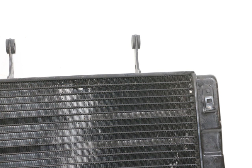 photo de RADIADOR  SUZUKI DL V STROM 1000 (2002 - 2007) - Primer plano de alta resolución