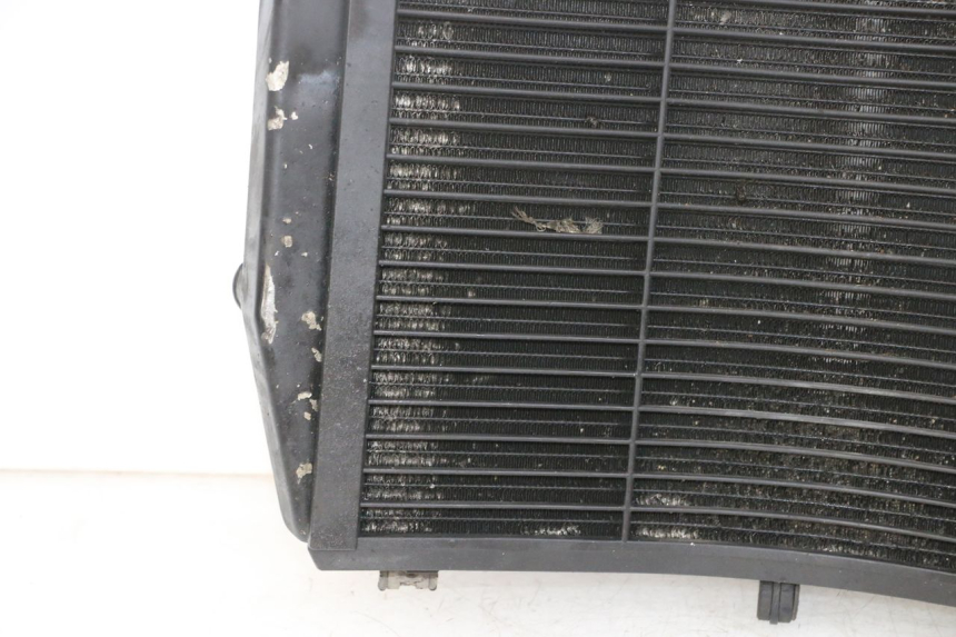 photo de RADIADOR YAMAHA FJR ABS 1300 (2006 - 2012) - Enfoque en la estructura