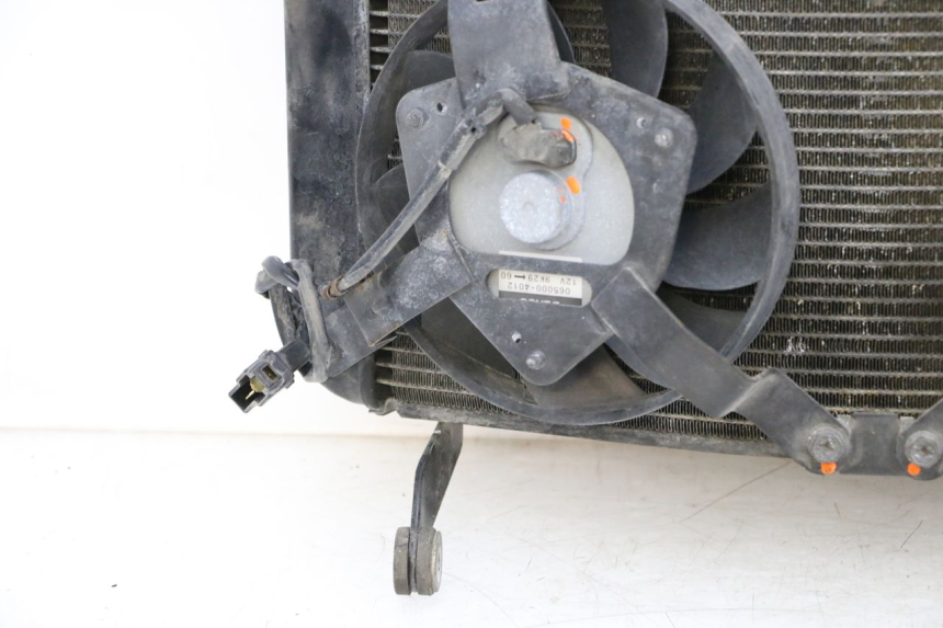 photo de RADIADOR YAMAHA FJR ABS 1300 (2006 - 2012) - Enfoque en la estructura