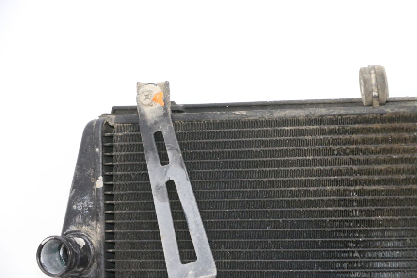 photo de RADIADOR YAMAHA FJR ABS 1300 (2006 - 2012) - Primer plano de alta resolución