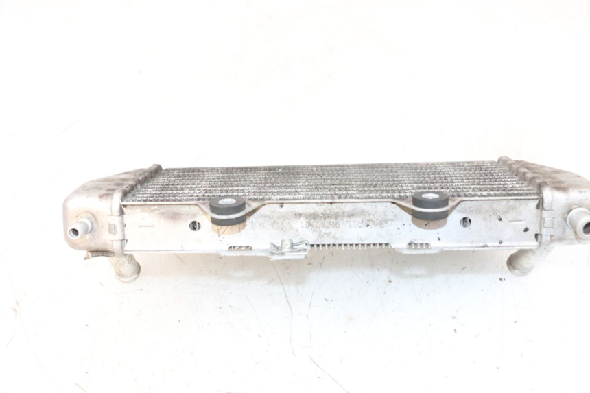 photo de RADIADOR  PIAGGIO MP3 HPE 300 (2019 - 2026) - Detalles de los puntos de fijación