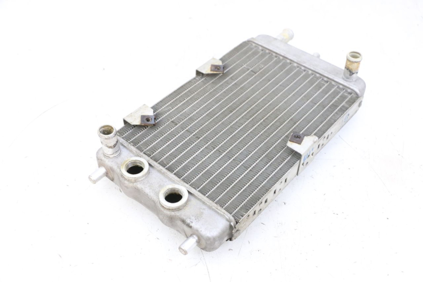 photo de RADIADOR YAMAHA YP MAJESTY 125 (2002 - 2006) - Primer plano técnico