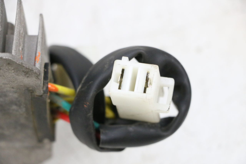 photo de REGULADOR DE CARGA KYMCO AGILITY 4T 50 (2018 - 2022) - Otra perspectiva