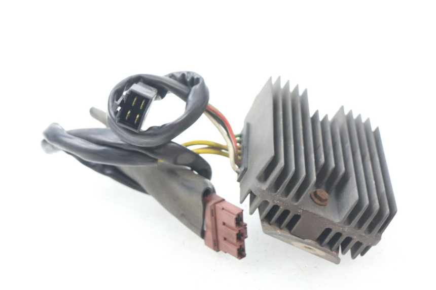 photo de REGULADOR PIAGGIO BEVERLY 500 (2003 - 2007) - Primer plano técnico