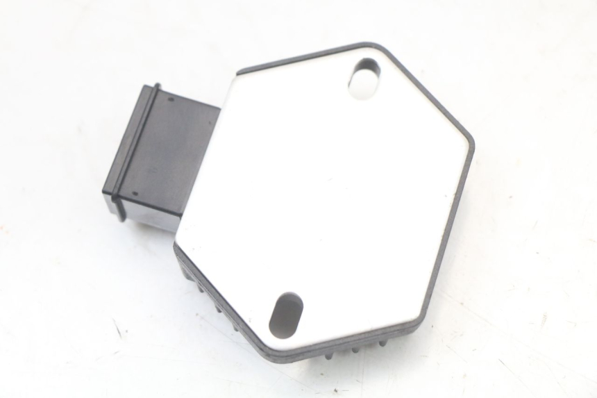 photo de REGULADOR DE CARGA HONDA FES PANTHEON 2T 125 (1998 - 2002)