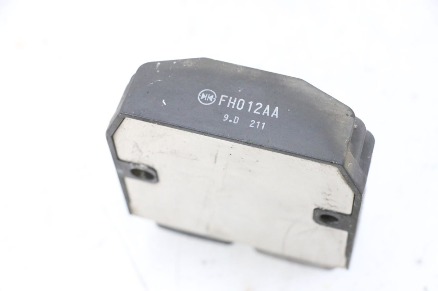 photo de REGULADOR DE CARGA YAMAHA FJR ABS 1300 (2006 - 2012) - Detalles de los puntos de fijación