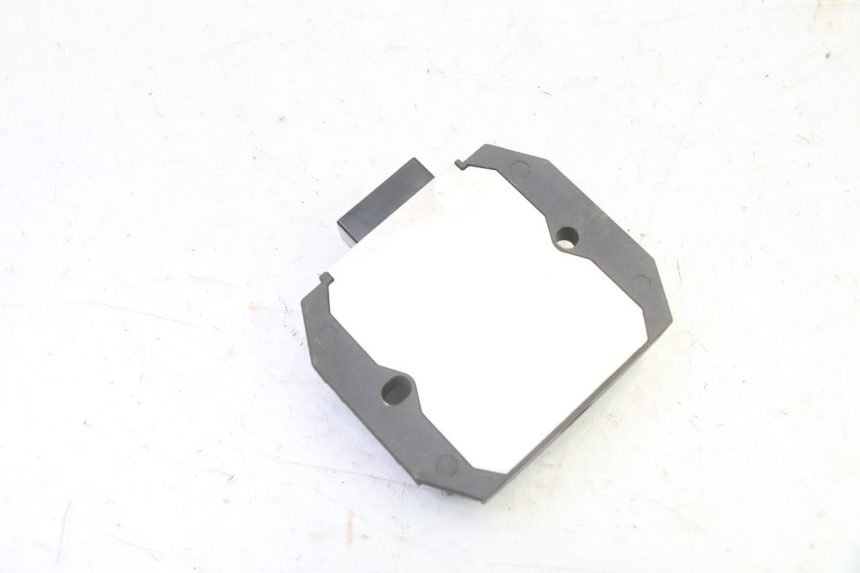 photo de REGULADOR YAMAHA FZ6 FAZER S2 600 (2007 - 2011)
