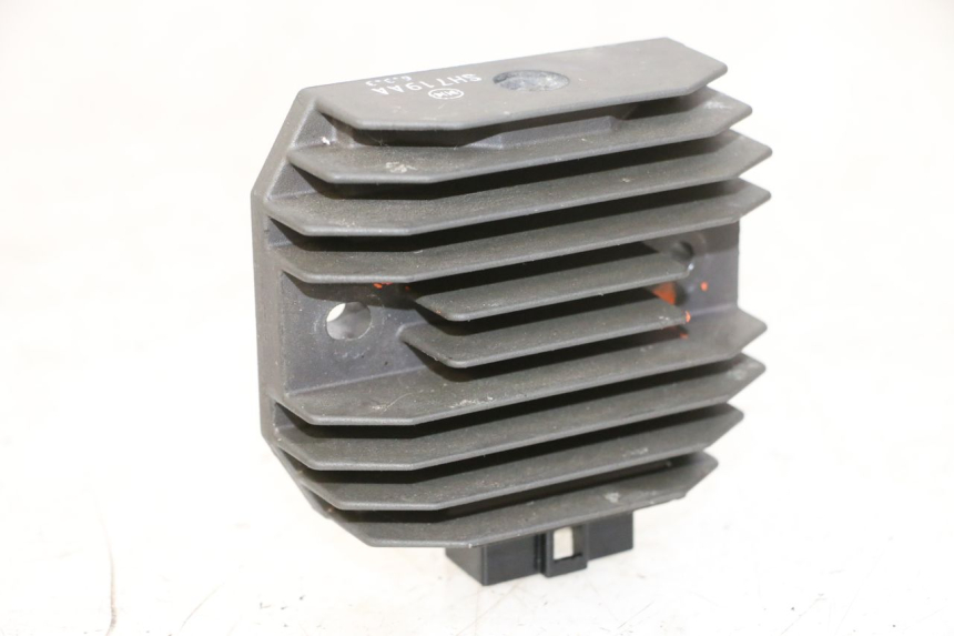 photo de REGULADOR YAMAHA FZ6 N FAZER 600 (2004 - 2006)