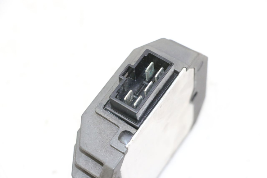 photo de REGULADOR YAMAHA FZ6 N FAZER 600 (2004 - 2006)