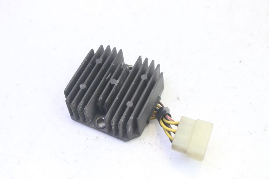 photo de REGULADOR KAWASAKI GPX R WARBIRD 600 (1988 - 1993) - Detalle de la pieza