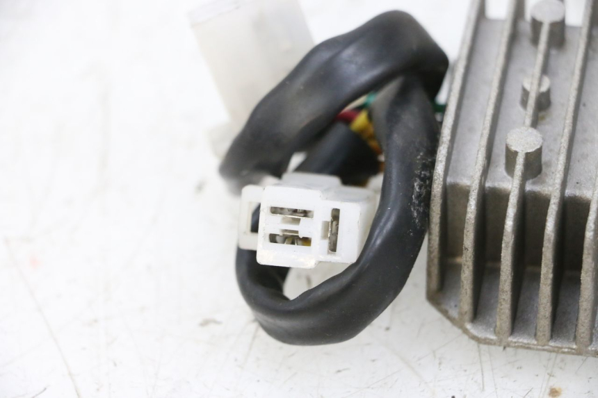 photo de REGULADOR JM MOTORS GTS 125 (2015 - 2019) - Detalles de los puntos de fijación