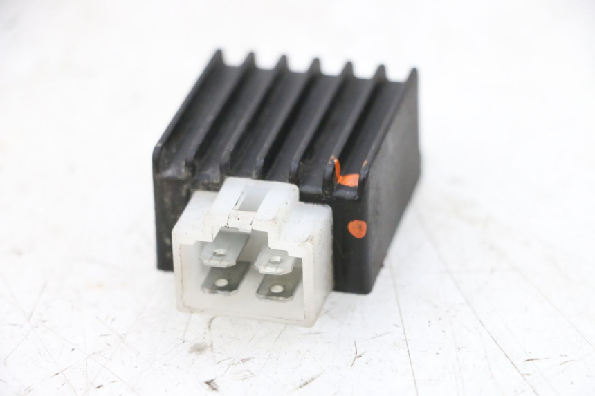 photo de REGULADOR DE CARGA PEUGEOT KISBEE 2T 50 (2010 - 2017) - Zoom estado de uso