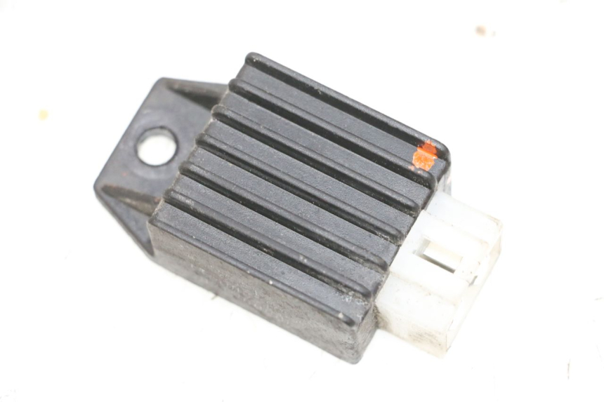 photo de REGULADOR DE CARGA PEUGEOT KISBEE 2T 50 (2010 - 2017) - Primer plano técnico