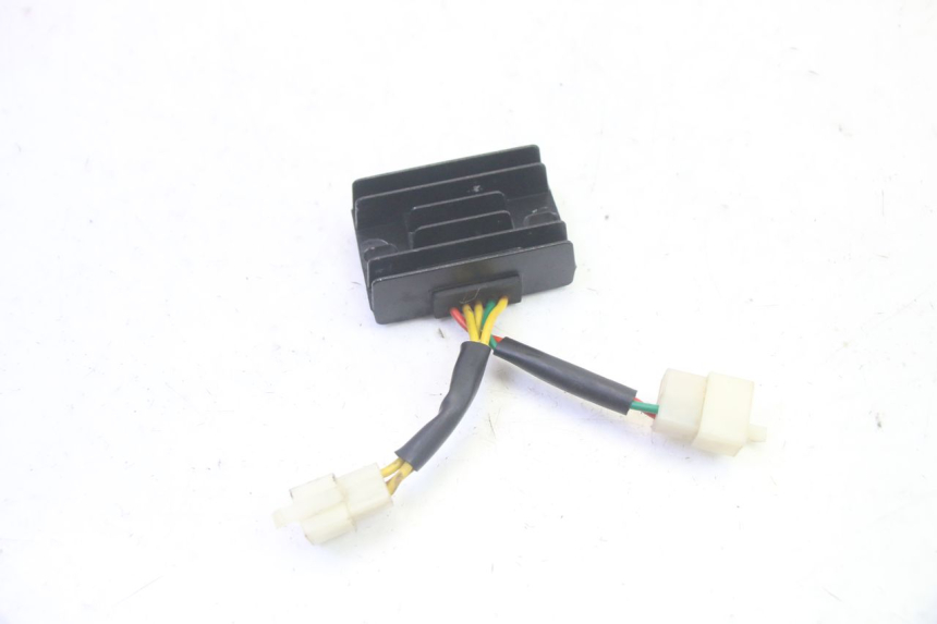 photo de REGULADOR DE CARGA PEUGEOT KISBEE 4T 50 (2018 - 2022) - Zoom estado de uso