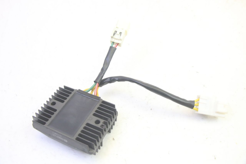 photo de REGULADOR PIAGGIO MP3 HPE 350 (2018 - 2020) - Primer plano técnico