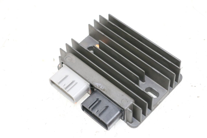 photo de REGULADOR PIAGGIO MP3 HPE 300 (2019 - 2026) - Vista principal