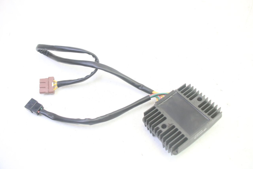 photo de REGULADOR DE CARGA PIAGGIO MP3 LT 400 (2007 - 2012) - Primer plano técnico