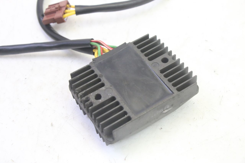 photo de REGULADOR DE CARGA PIAGGIO MP3 RL 250 (2007 - 2010) - Detalles de los puntos de fijación