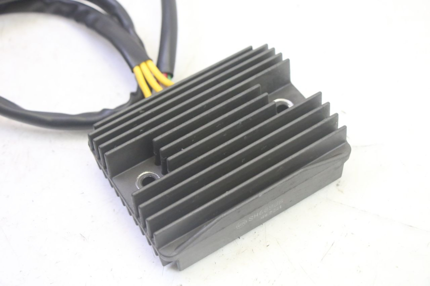 photo de REGULADOR DE CARGA PIAGGIO MP3 RL 250 (2007 - 2010) - Detalle de la pieza