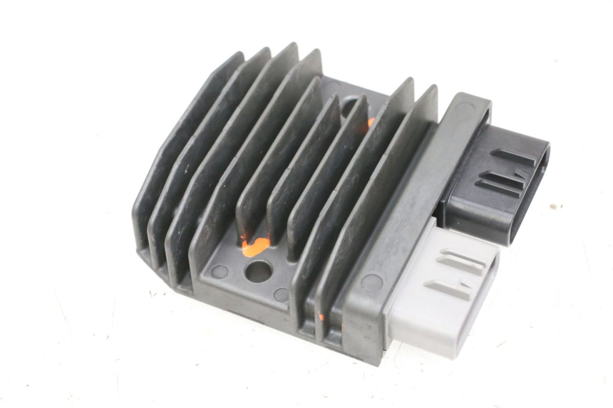 photo de REGULADOR YAMAHA MT-07 MT07 ABS 700 (2018 - 2020) - Primer plano técnico