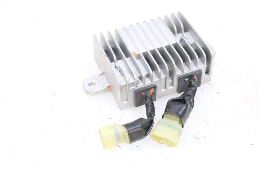 photo de REGULADOR YAMAHA NEO'S CORE 1 (2022 - 2026) - Detalles de los puntos de fijación