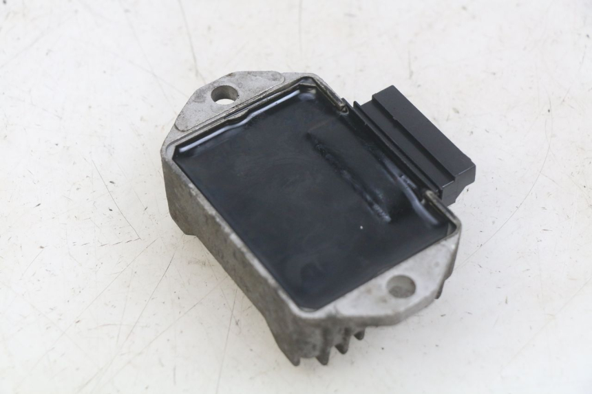 photo de REGULADOR DE CARGA PIAGGIO NEW TYPHOON 50 (2010 - 2017)