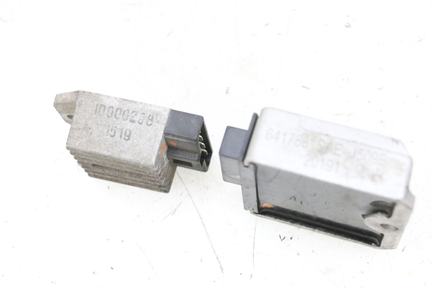 photo de REGULADOR DE CARGA PIAGGIO NEW TYPHOON 50 (2018 - 2021) - Otra perspectiva