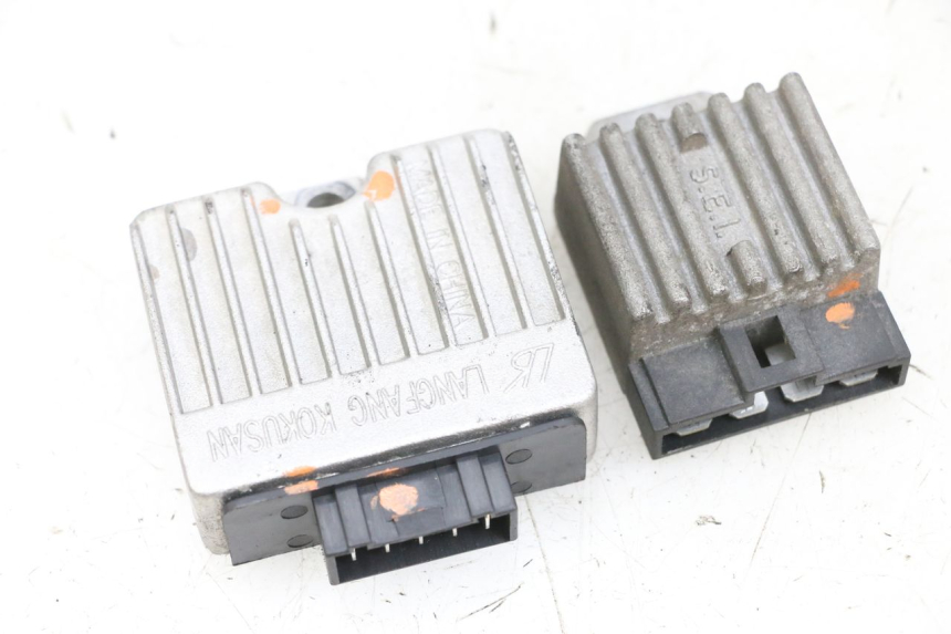 photo de REGULADOR DE CARGA PIAGGIO NEW TYPHOON 50 (2018 - 2021) - Estado de la superficie y material