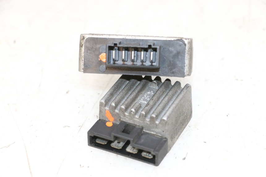 photo de REGULADOR DE CARGA PIAGGIO NEW TYPHOON 50 (2018 - 2021) - Estado de la superficie y material