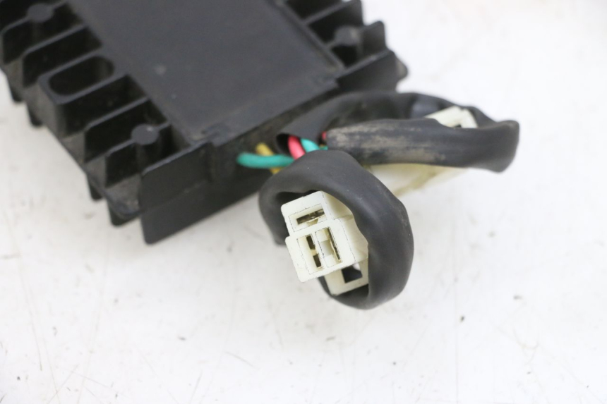 photo de REGULADOR PEUGEOT SPEEDFIGHT 4 4T EFI 50 (2021 - 2025) - Otra perspectiva