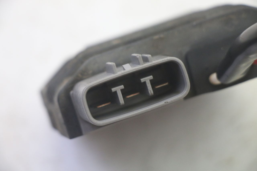 photo de REGULADOR YAMAHA TDM ABS 900 (2002 - 2014) - Primer plano técnico